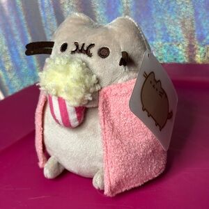 Pusheen Box Exclusive Movie Night 2021 Popcorn Robe Cat Mini Plush Collectible